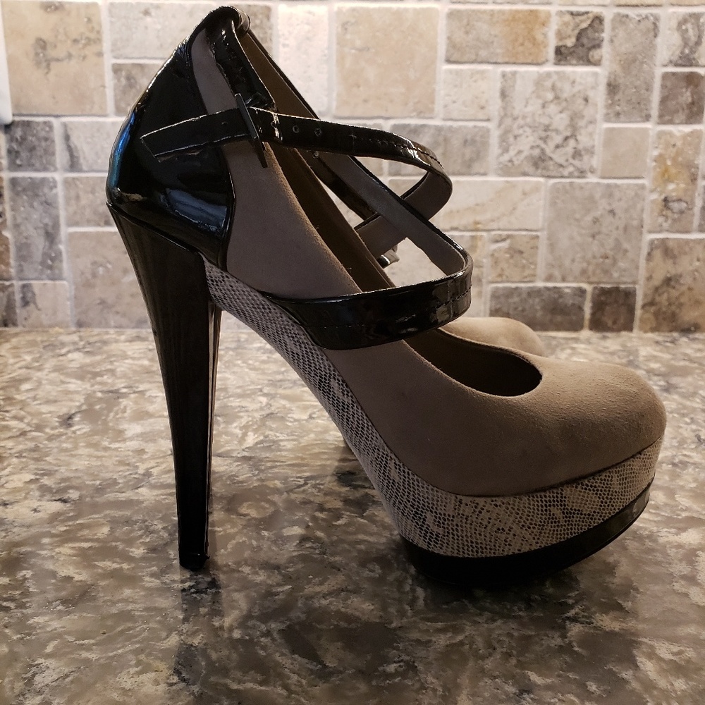 Women's Ankle Strap Pump